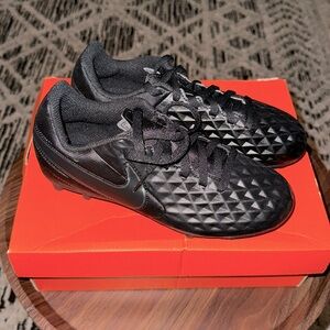 Nike Jr Legend 8 Club Soccer Shoes